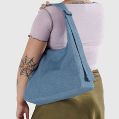 Good Neighbour | Baggu Nylon Shoulder Bag (Digital Denim) display picture 2