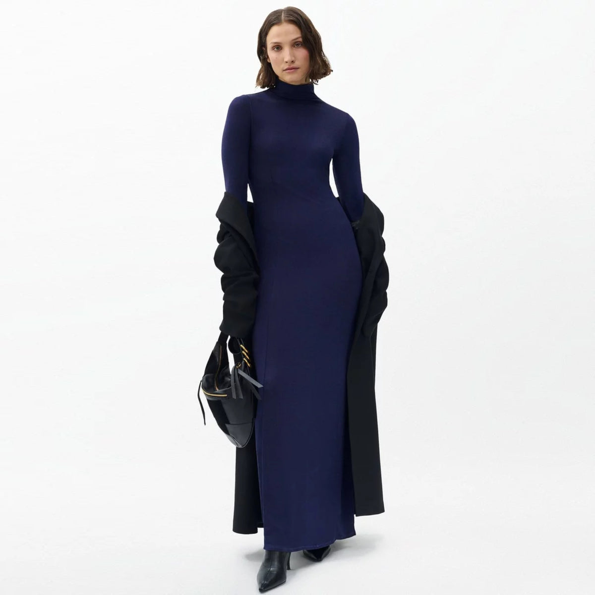 elsa dark blue dress Elsa's Appearance