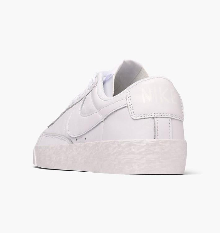 Nike blazer sales low le white